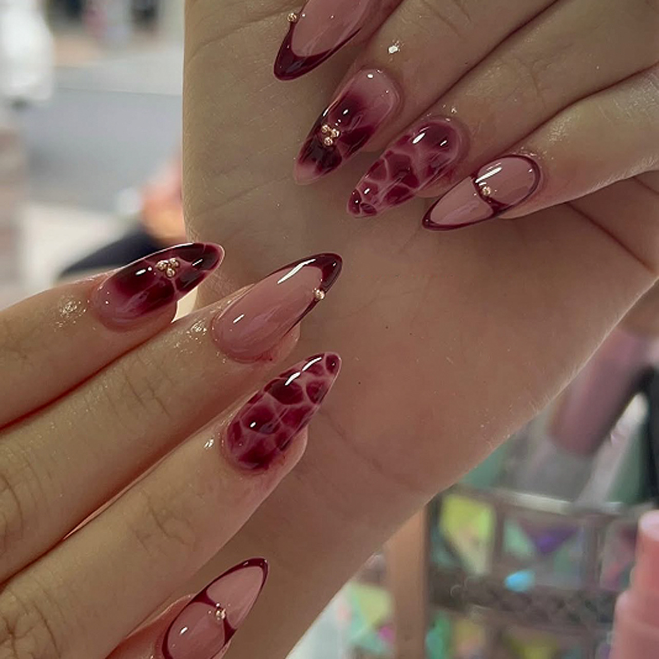 Nail Art Design - 24Pcs Wine Red French Almond Press