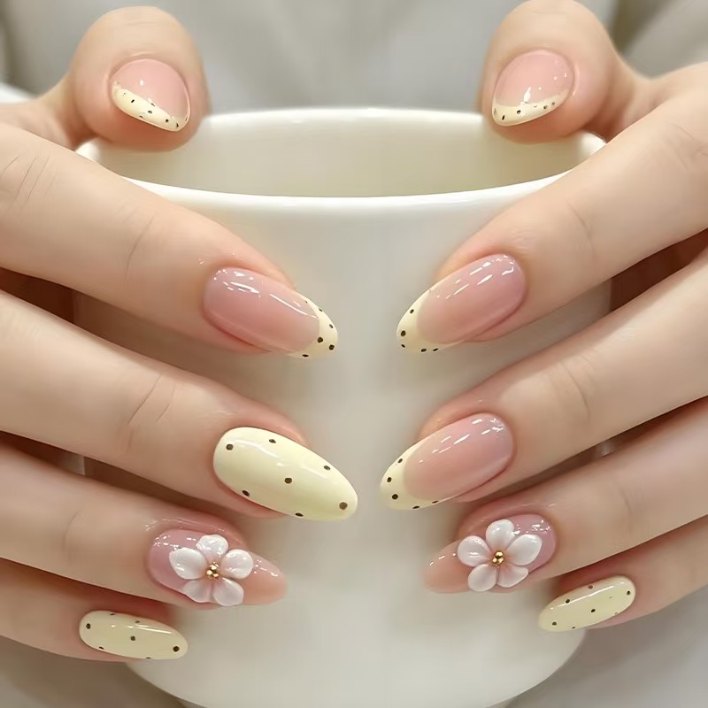 Nail Art Design - 24PCS Cream-colored polka-dot French oval artificial