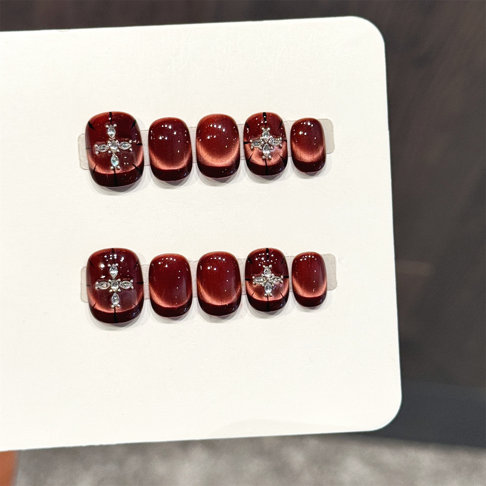 10pcs Wine-red Cat's Eye Press - Nail Art Design avis et prix