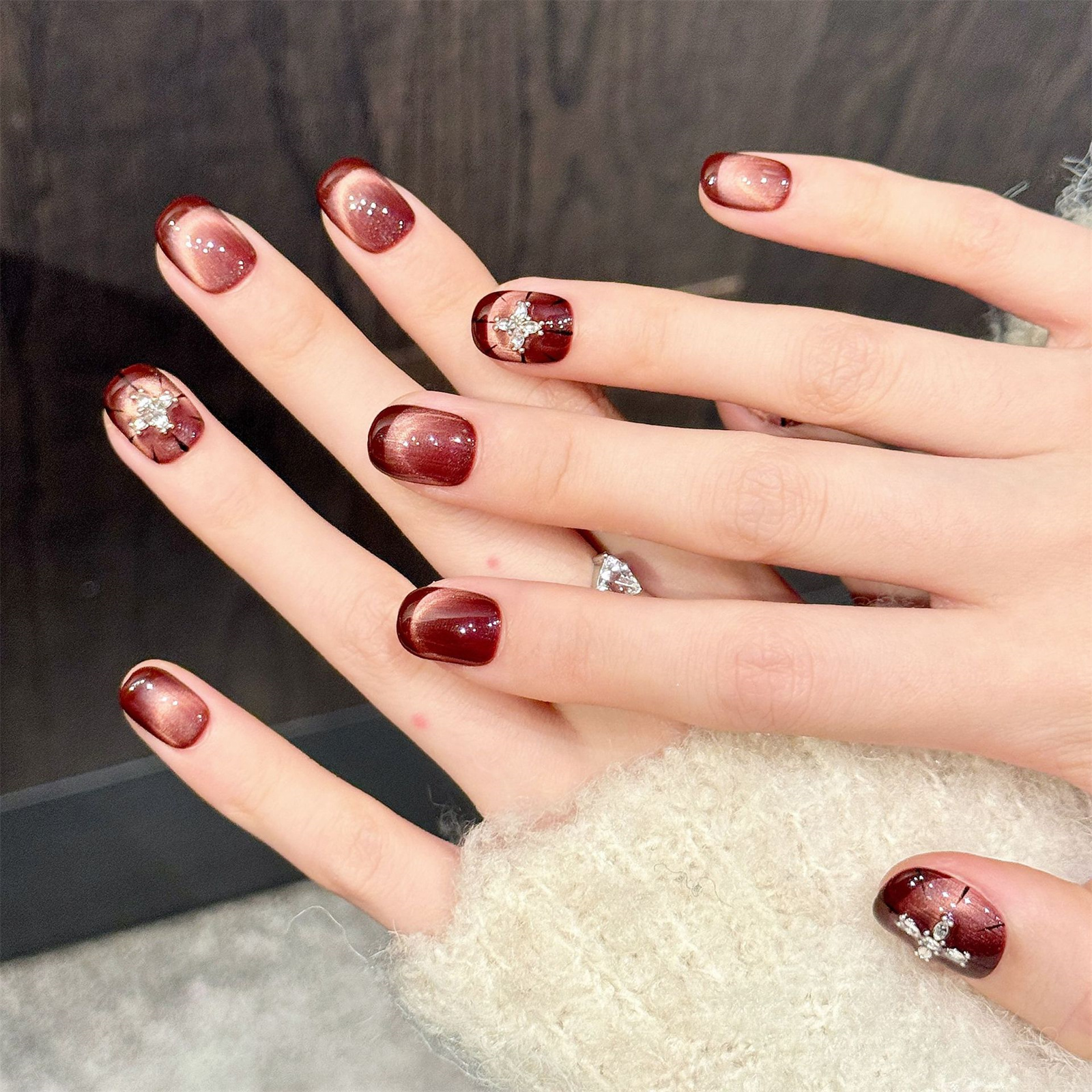 10pcs Wine-red Cat's Eye Press - Nail Art Design avis et prix